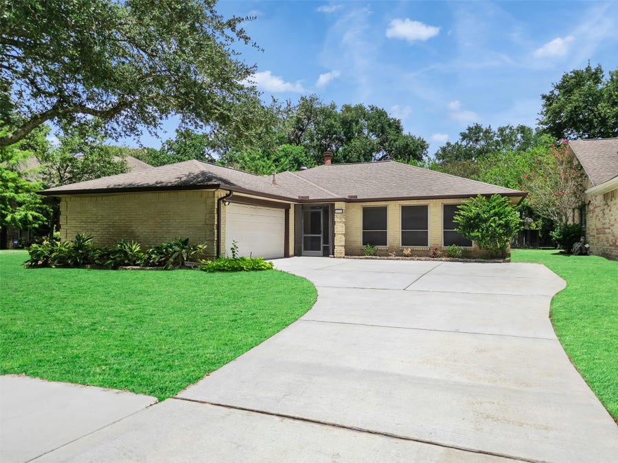 Property photo for 2819 Poplar Creek Lane, Pearland, TX