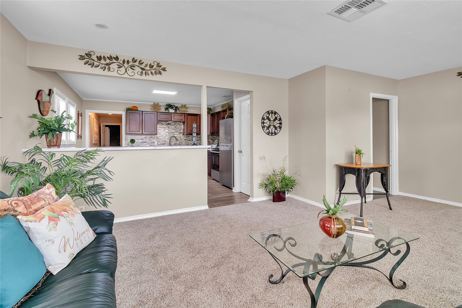 604 19th Avenue N, Texas City, TX 77590 Open living area flows comfortably into the kitchen, creating a functional layout for everyday living and entertaining.