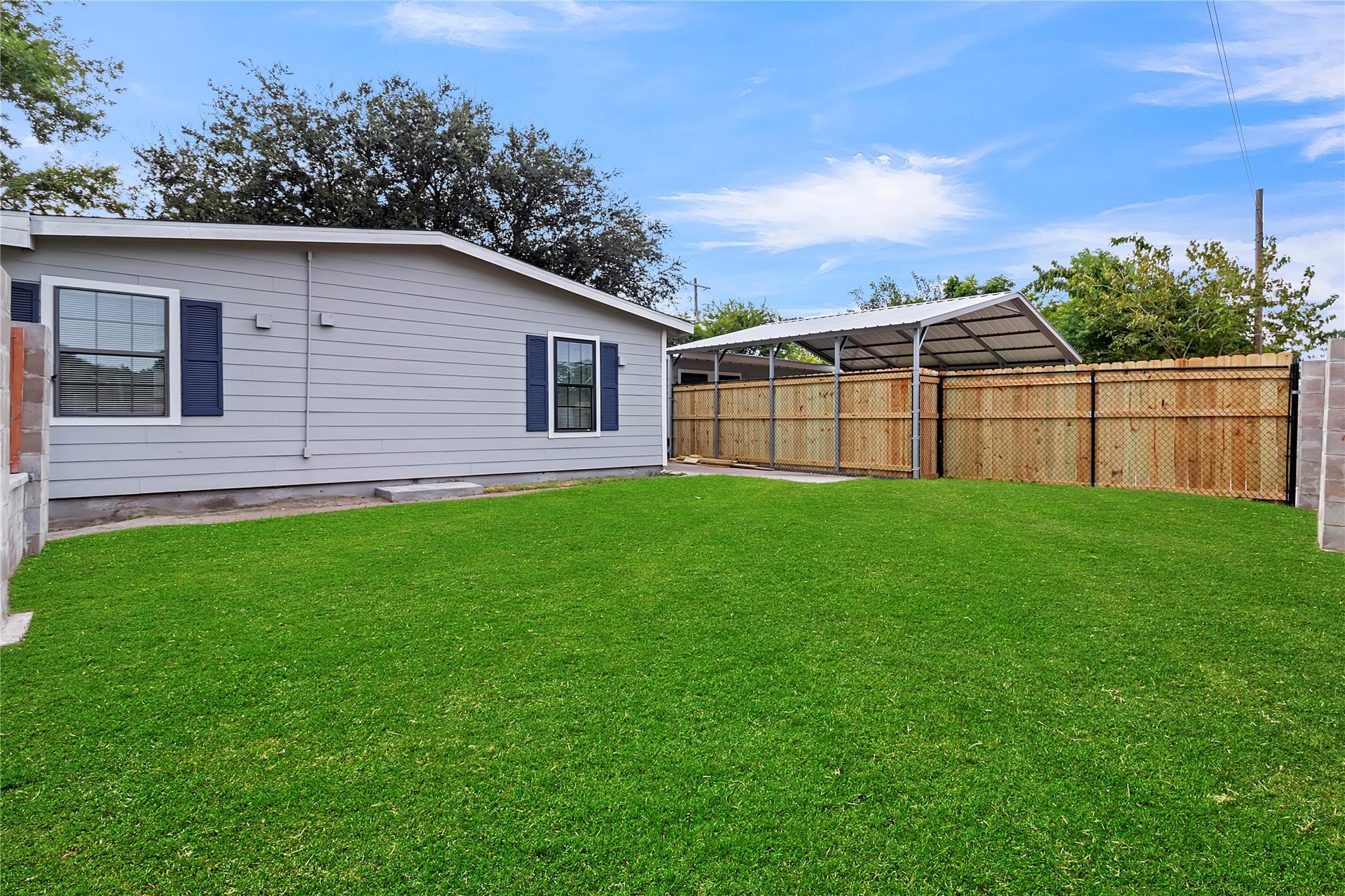 604 19th Avenue N, Texas City, TX 77590 Large, fenced yard with covered parking and ample room for outdoor activities.