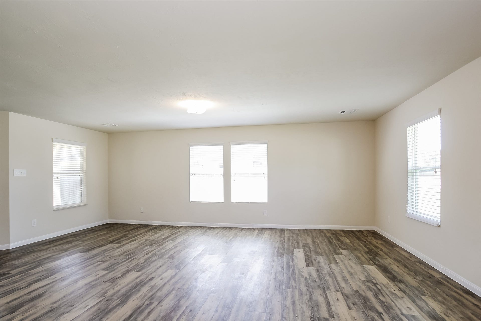12223 Gemma Lane, Houston, TX 77044 Photos may be representative of the floor plan and not the exact home. Finishes, layout, and features of the actual property for lease may vary.