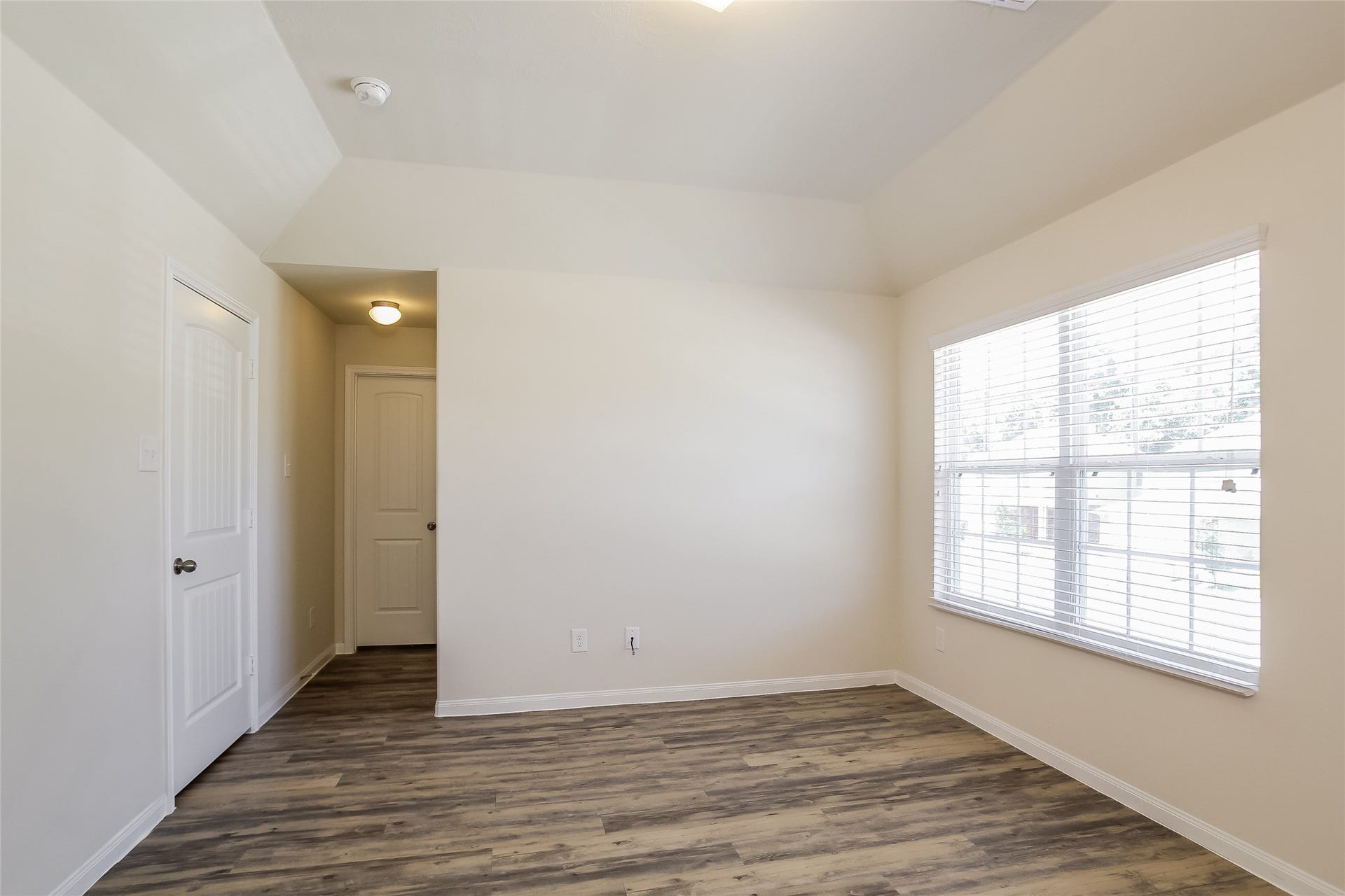 12223 Gemma Lane, Houston, TX 77044 Photos may be representative of the floor plan and not the exact home. Finishes, layout, and features of the actual property for lease may vary.