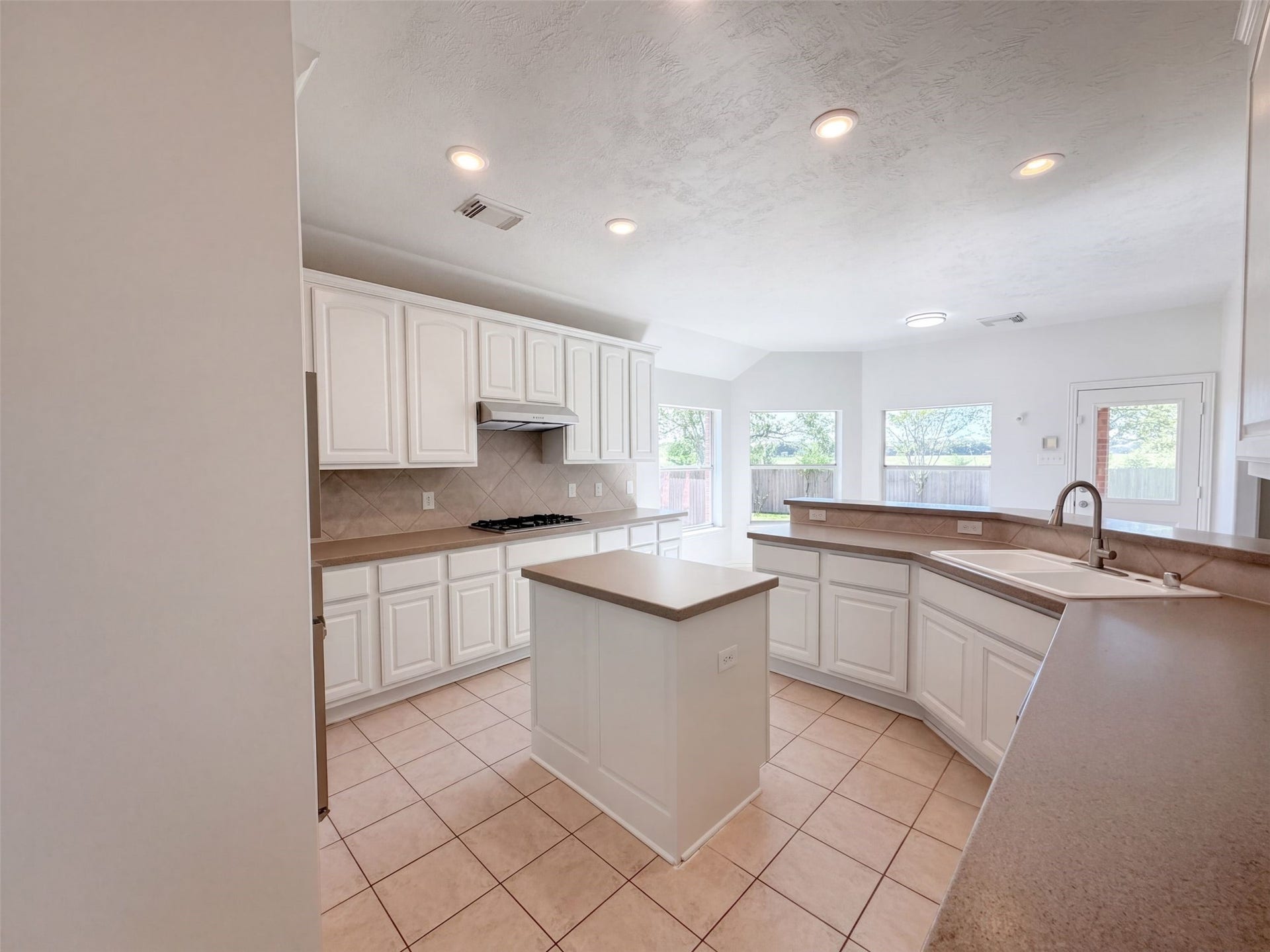 3307 Wolf Court, Pearland, TX 77584 3307 Wolf Court, Pearland, TX 77584