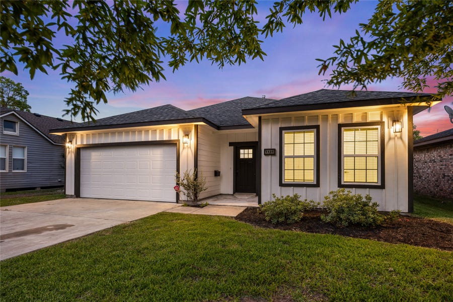 Property photo for 1121 Austin Street, Rosenberg, TX