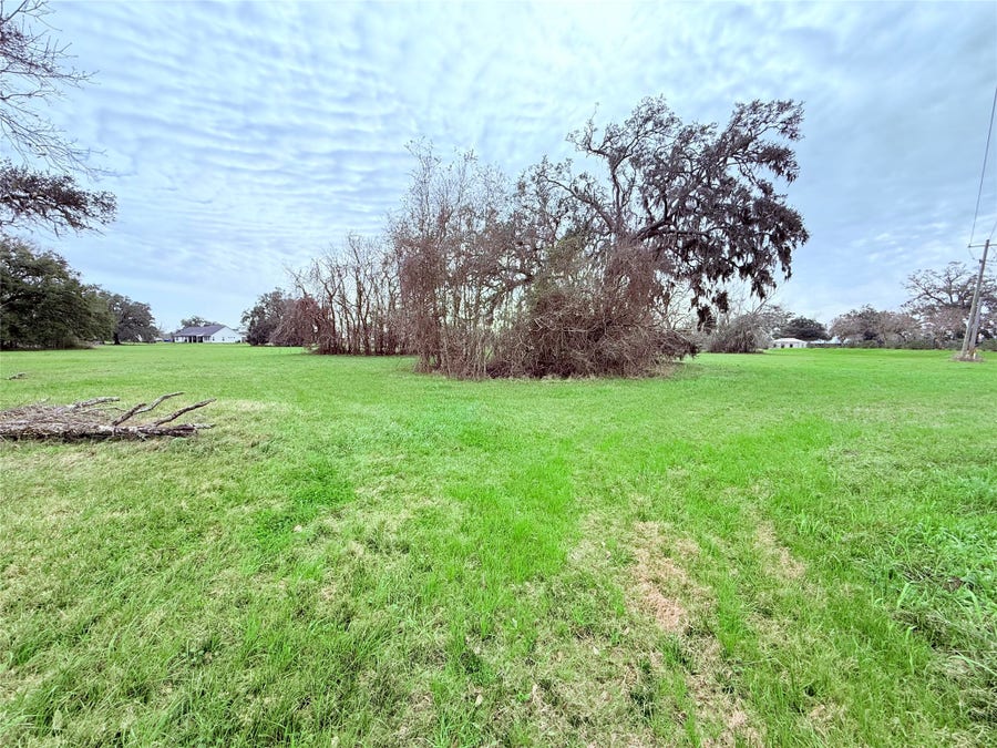 Property photo for 1370 Broken Arrow Trail, Angleton, TX