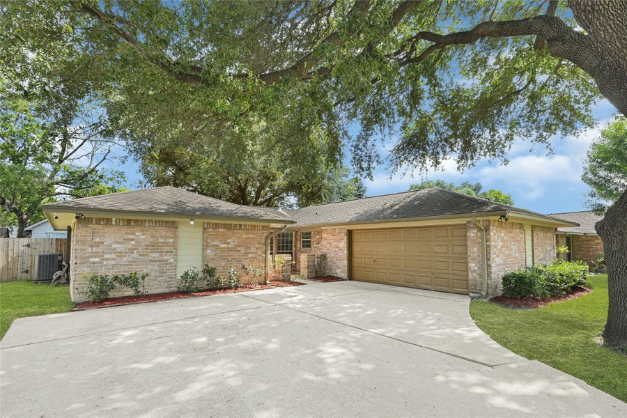 Property photo for 7323 Log View Drive, Houston, TX