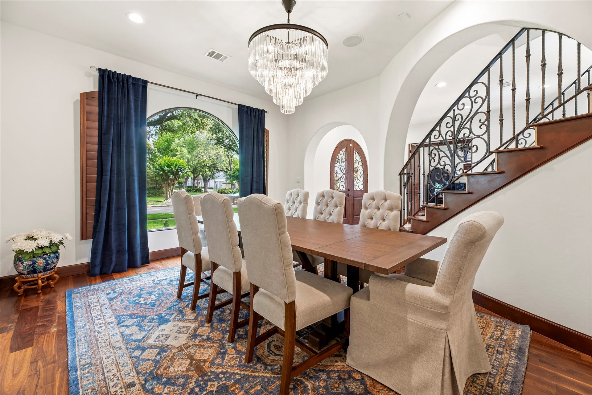3803 Drake Street, Houston, TX 77005 Distinguished by a designer chandelier and large arched window, this beautiful dining space creates a seamless flow for hosting formal dinners and holiday celebrations.