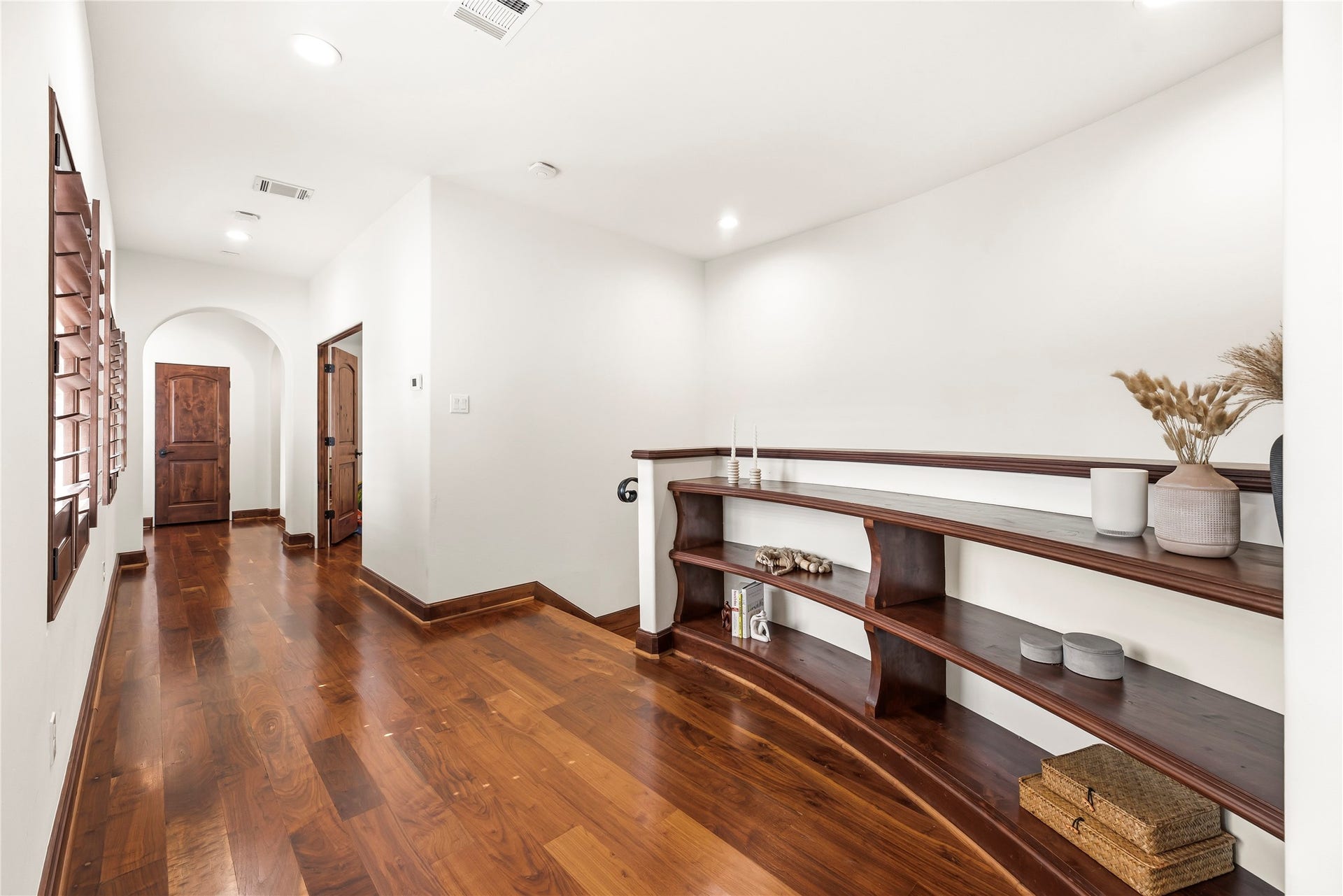 3803 Drake Street, Houston, TX 77005 The second-floor landing continues the home's theme of quality with wood floors and built-in shelving, providing a functional transition to the sleeping quarters.