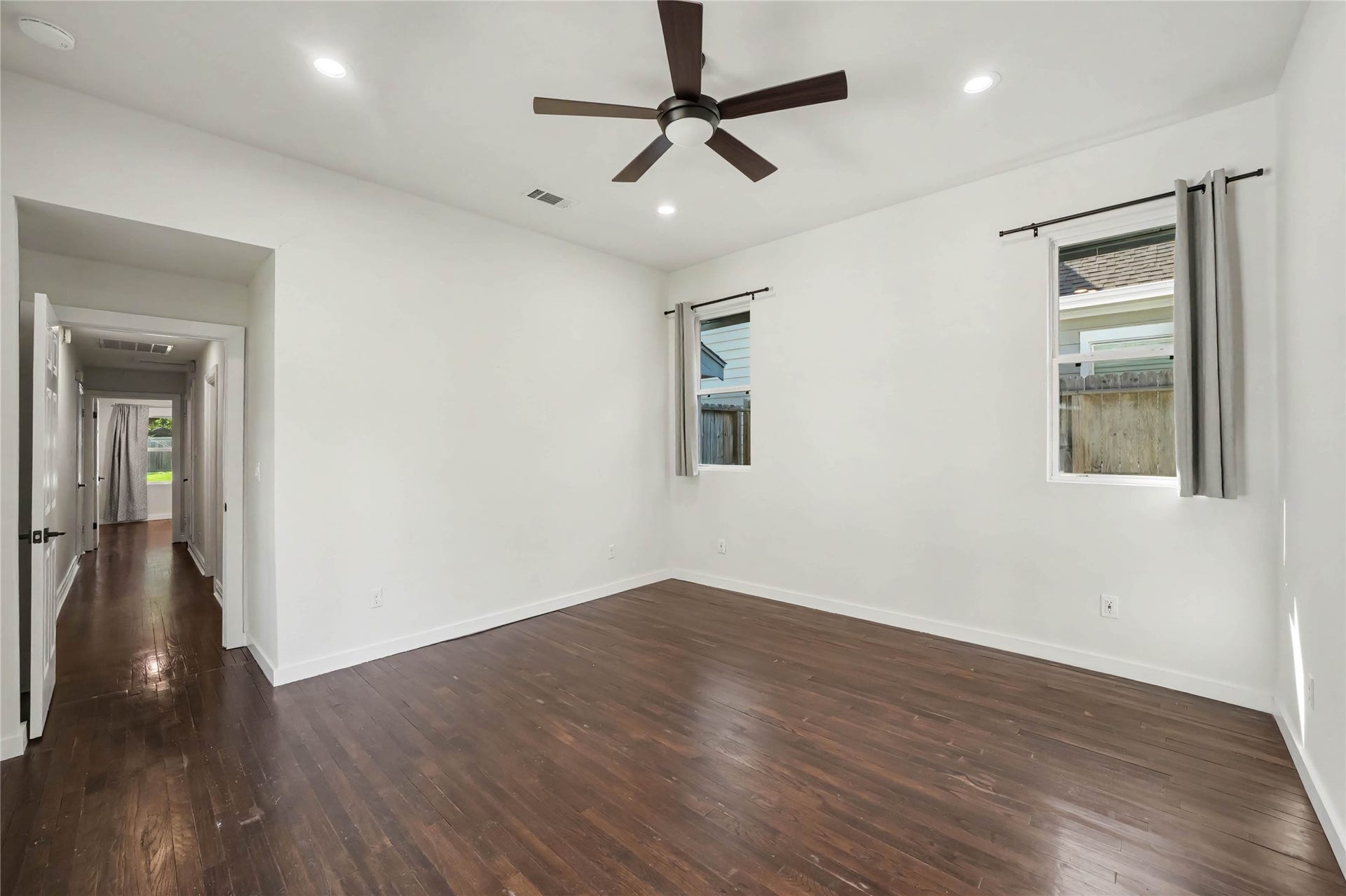4709 Sanborn Drive, Houston, TX 77092 The end of the hallway will bring you to the master suite. Great windows, recessed lights, ceiling fan, wood floor and there's more.
