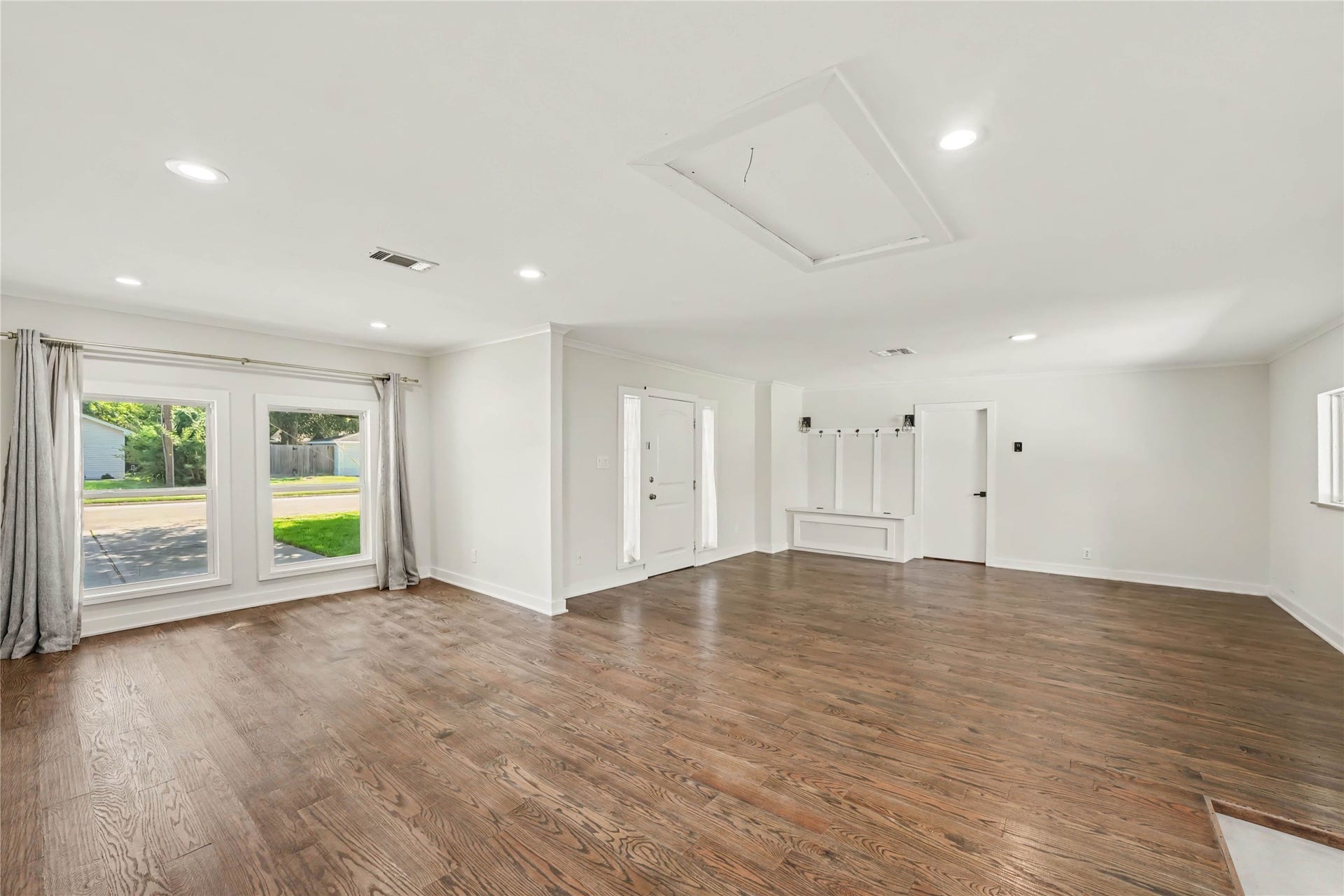 4709 Sanborn Drive, Houston, TX 77092 Another view of the entry so you can see how open the living and dining areas are. Imagine setting up a large table in this 20x11 space for gatherings and having the large picture windows.