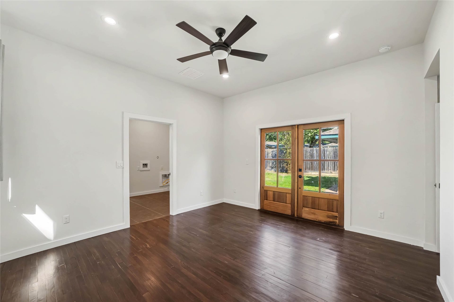 4709 Sanborn Drive, Houston, TX 77092 It's so convenient to have a door in the bedroom to outside! Easy to let a dog out or keep an eye on the kids.