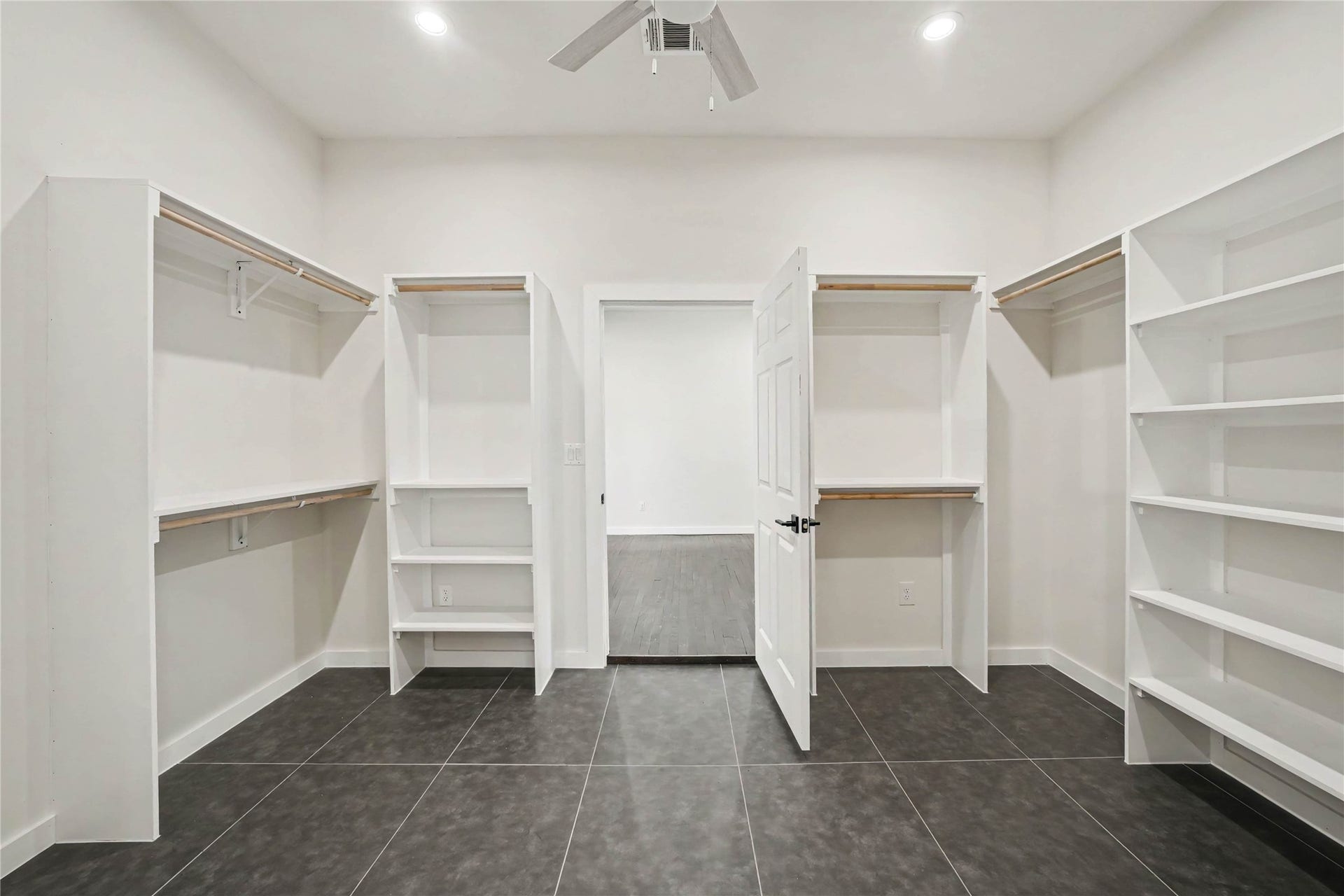 4709 Sanborn Drive, Houston, TX 77092 The master closet is huge! 14'x 9' gives you PLENTY of room for clothes, shoes and of course all those Texas winter coats we need:)