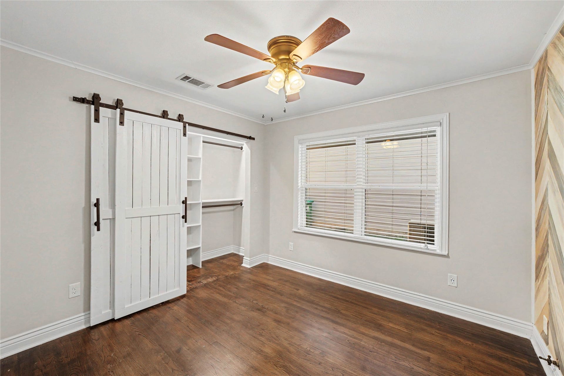 4709 Sanborn Drive, Houston, TX 77092 This middle bedroom has the wood flooring, ceiling fan with light, 2 large windows and a great barn door for the closet.