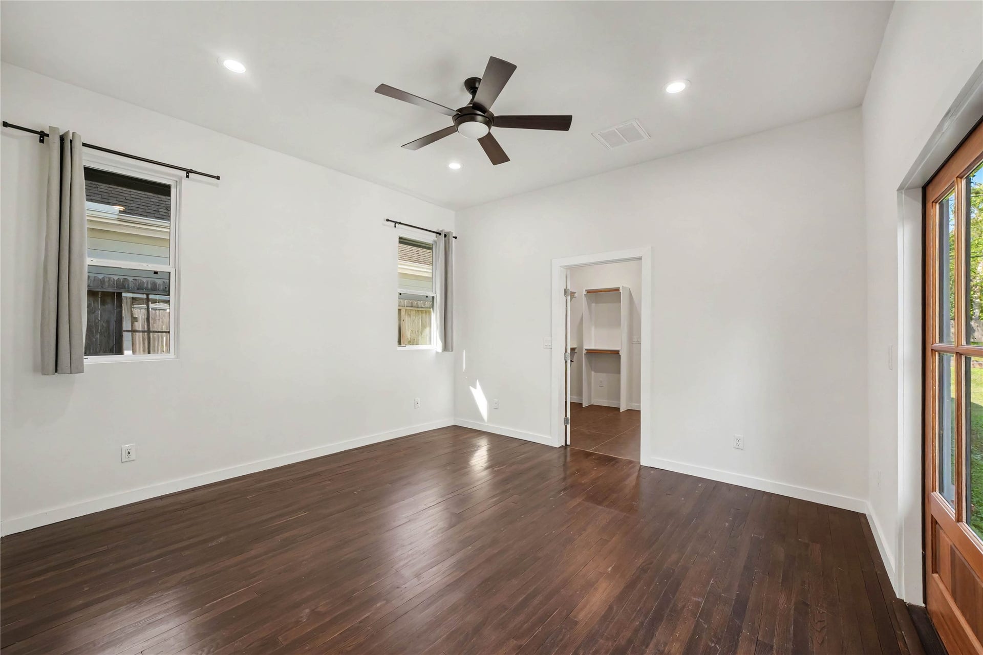 4709 Sanborn Drive, Houston, TX 77092 From the entry to the bedroom, you have the bath/closet/laundry and then on the right, doors to the patio.