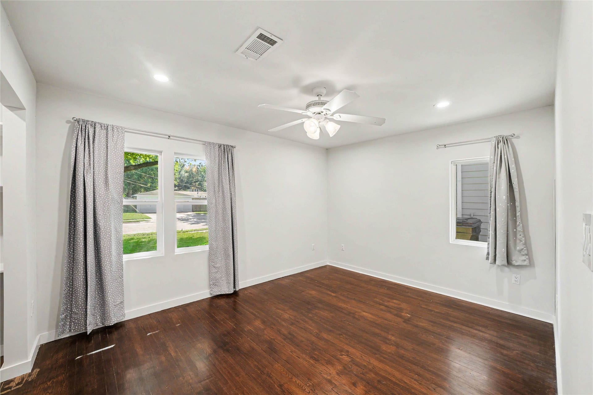 4709 Sanborn Drive, Houston, TX 77092 This is the front of the house bedroom with generous windows, recessed lights, ceiling fan and wood floors.
