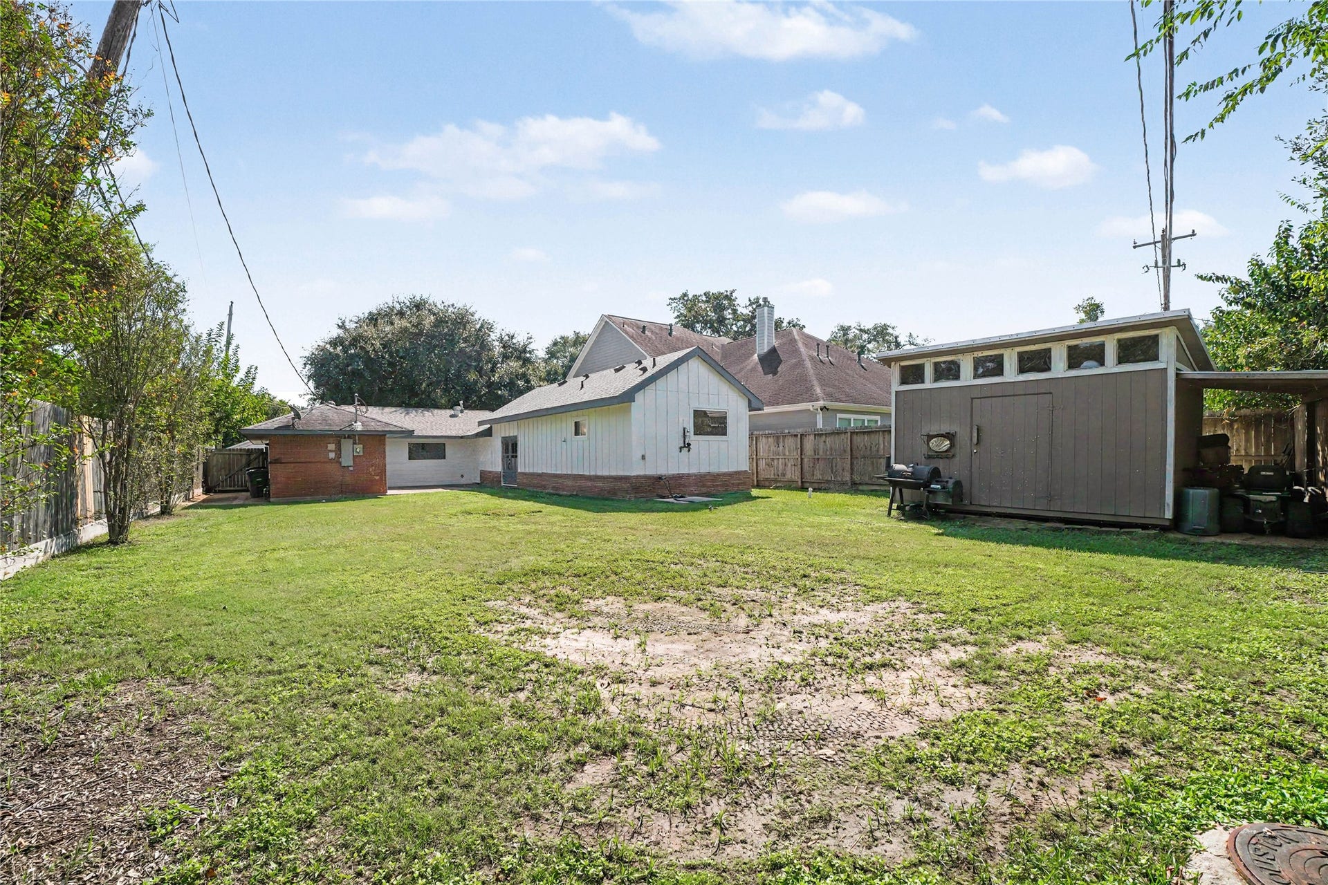 4709 Sanborn Drive, Houston, TX 77092 For Oak Forest, this yard is great! 8760 sqft per HCAD and even with the addition and storage shed, you have room for almost anything. The shed measures approx 16'x10' so plenty of space for projects or storage.