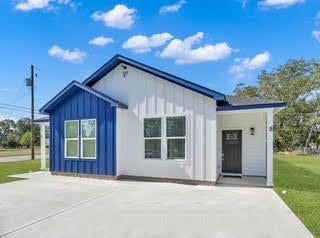 Property photo for 211 S 5th Street, #B, Conroe, TX