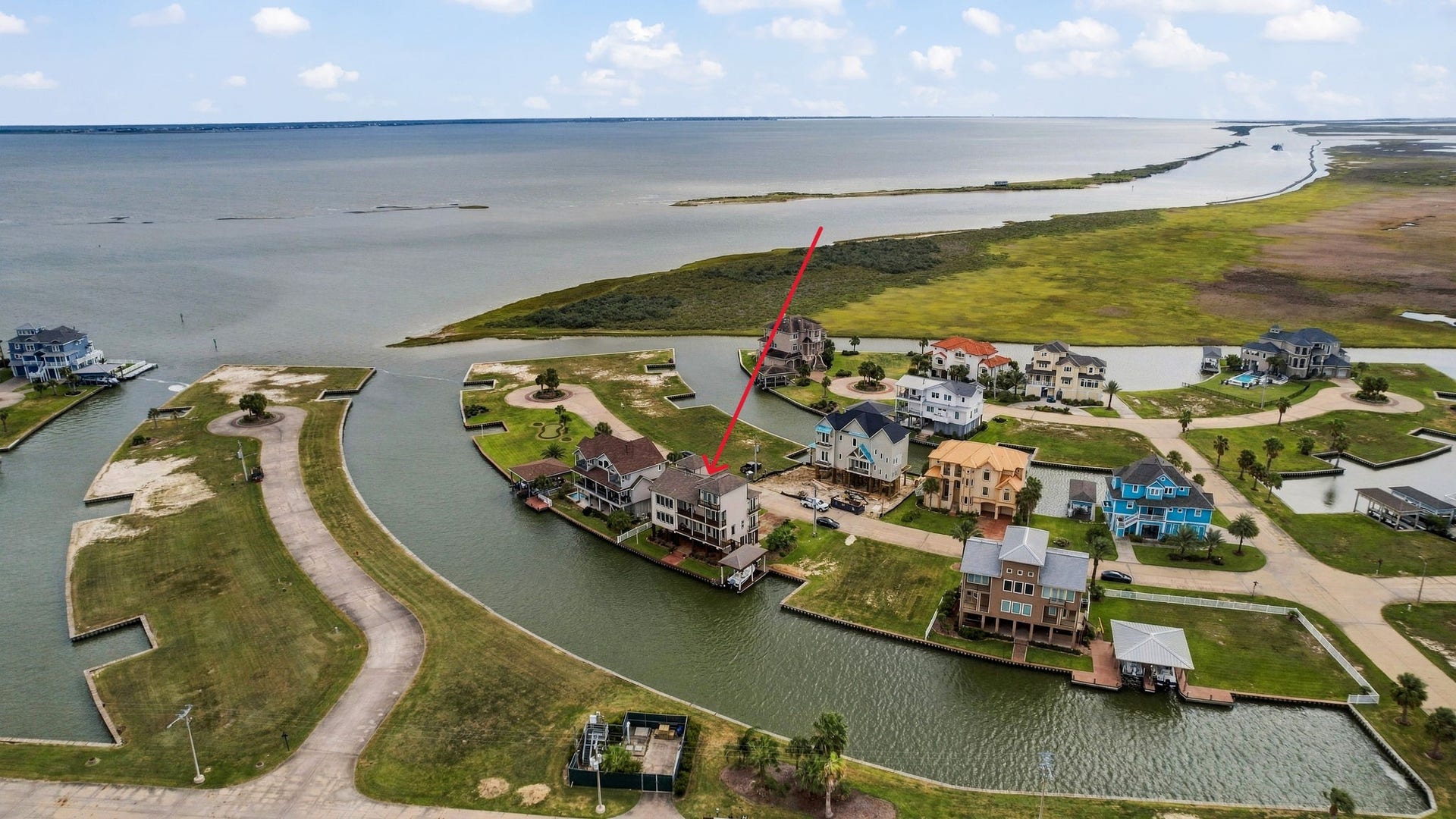26 Half Moon, Hitchcock, TX 77563 Charming waterfront home with stunning views, nestled in a serene canal community offering direct access to open water.