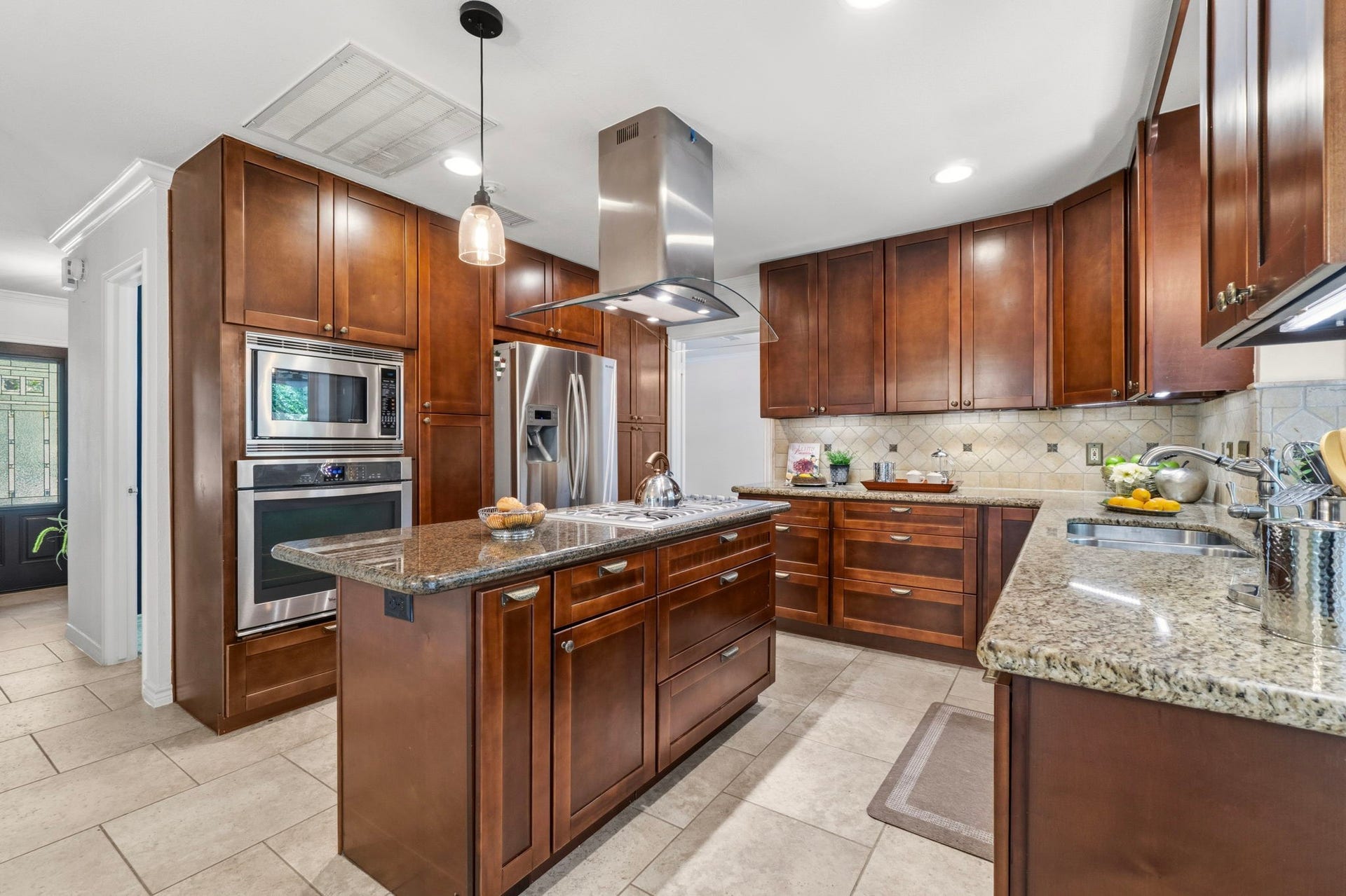 11 Thorn Berry Place, The Woodlands, TX 77381 11 Thorn Berry Place, The Woodlands, TX 77381