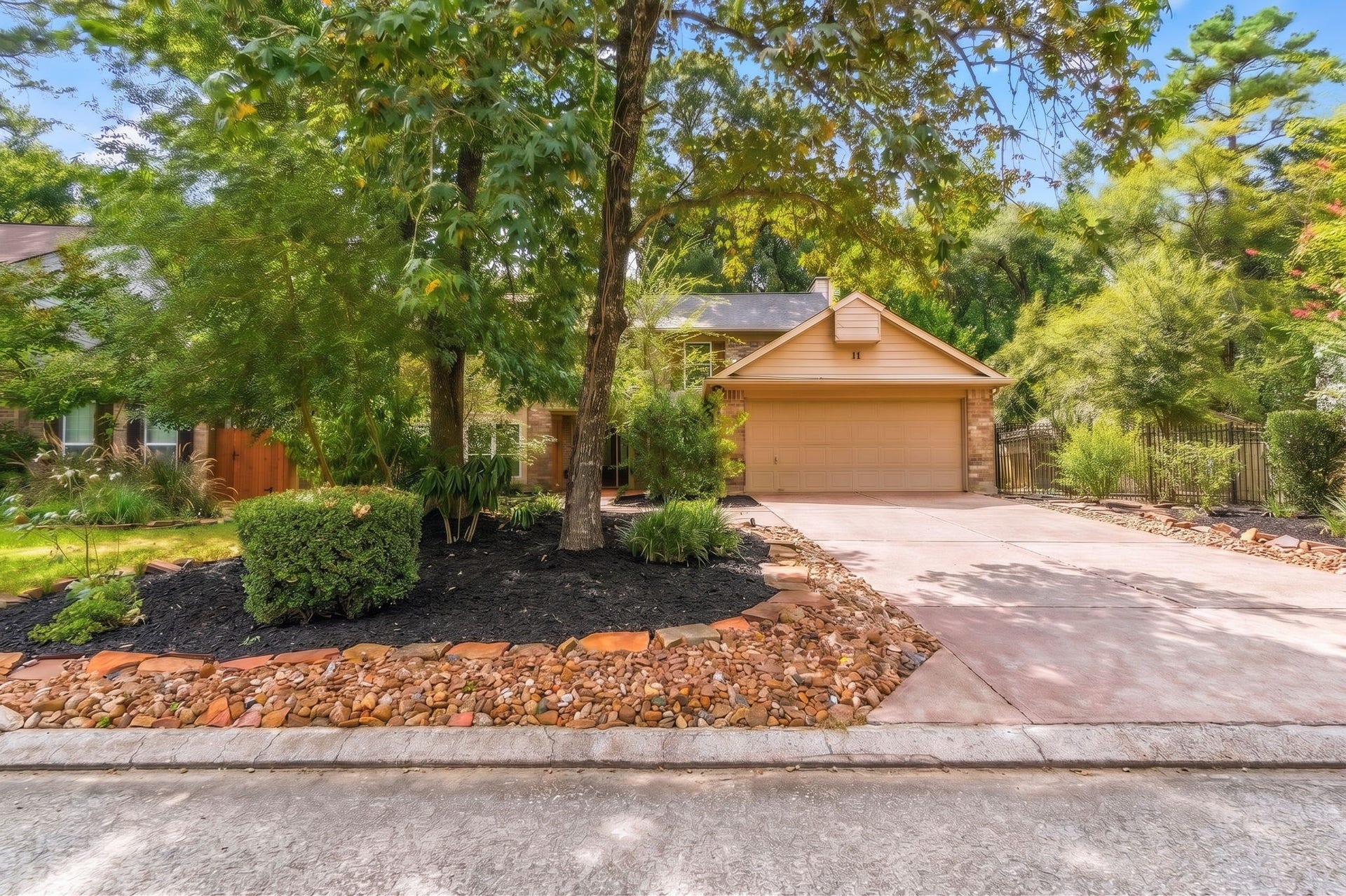 11 Thorn Berry Place, The Woodlands, TX 77381 11 Thorn Berry Place, The Woodlands, TX 77381