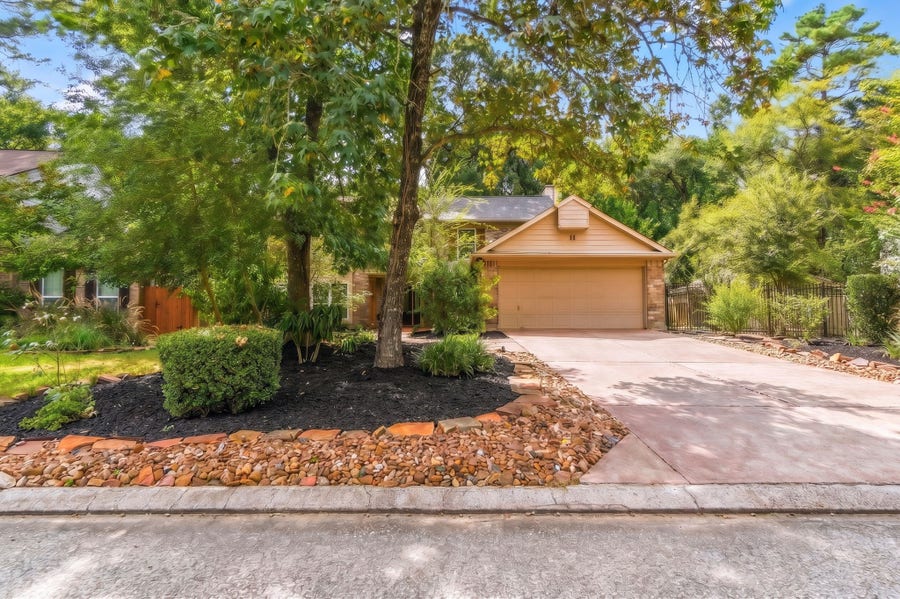 Property photo for 11 Thorn Berry Place, The Woodlands, TX