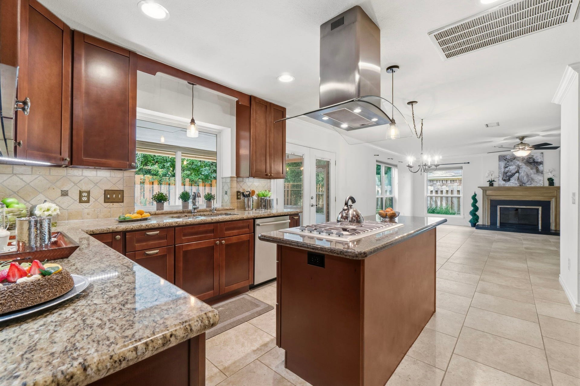 11 Thorn Berry Place, The Woodlands, TX 77381 11 Thorn Berry Place, The Woodlands, TX 77381
