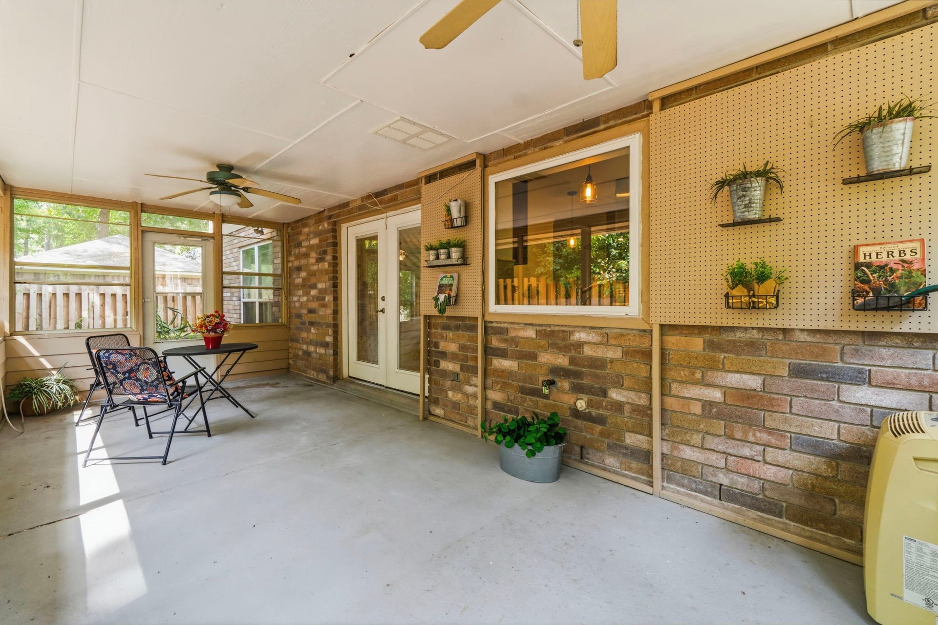 11 Thorn Berry Place, The Woodlands, TX 77381 11 Thorn Berry Place, The Woodlands, TX 77381