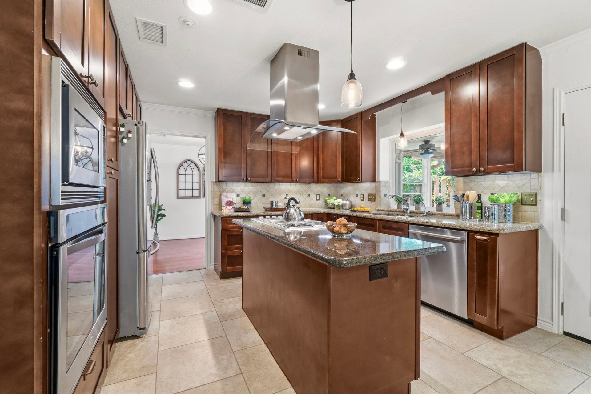 11 Thorn Berry Place, The Woodlands, TX 77381 11 Thorn Berry Place, The Woodlands, TX 77381