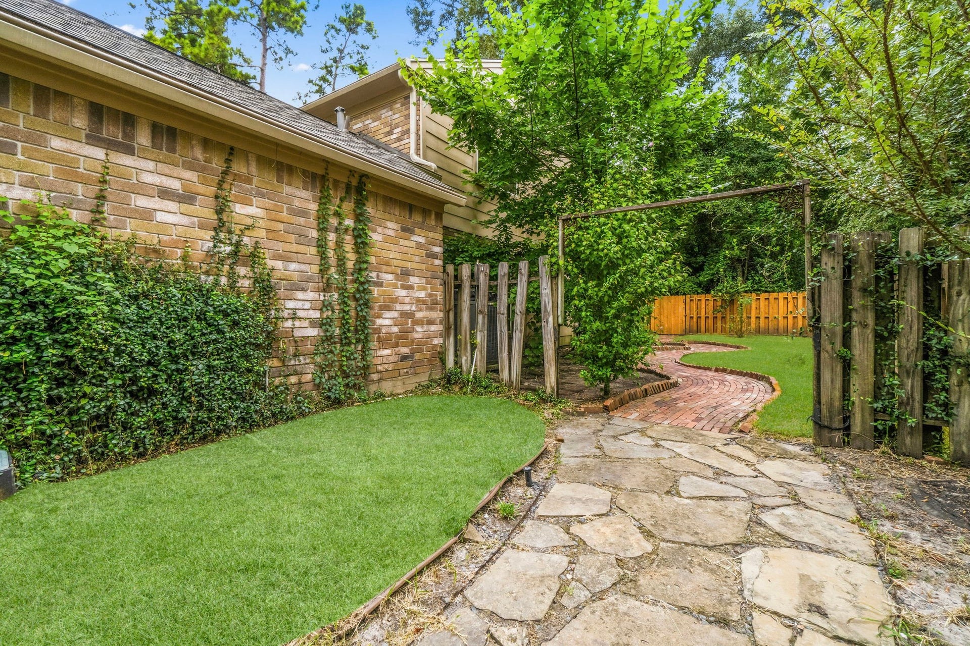 11 Thorn Berry Place, The Woodlands, TX 77381 11 Thorn Berry Place, The Woodlands, TX 77381
