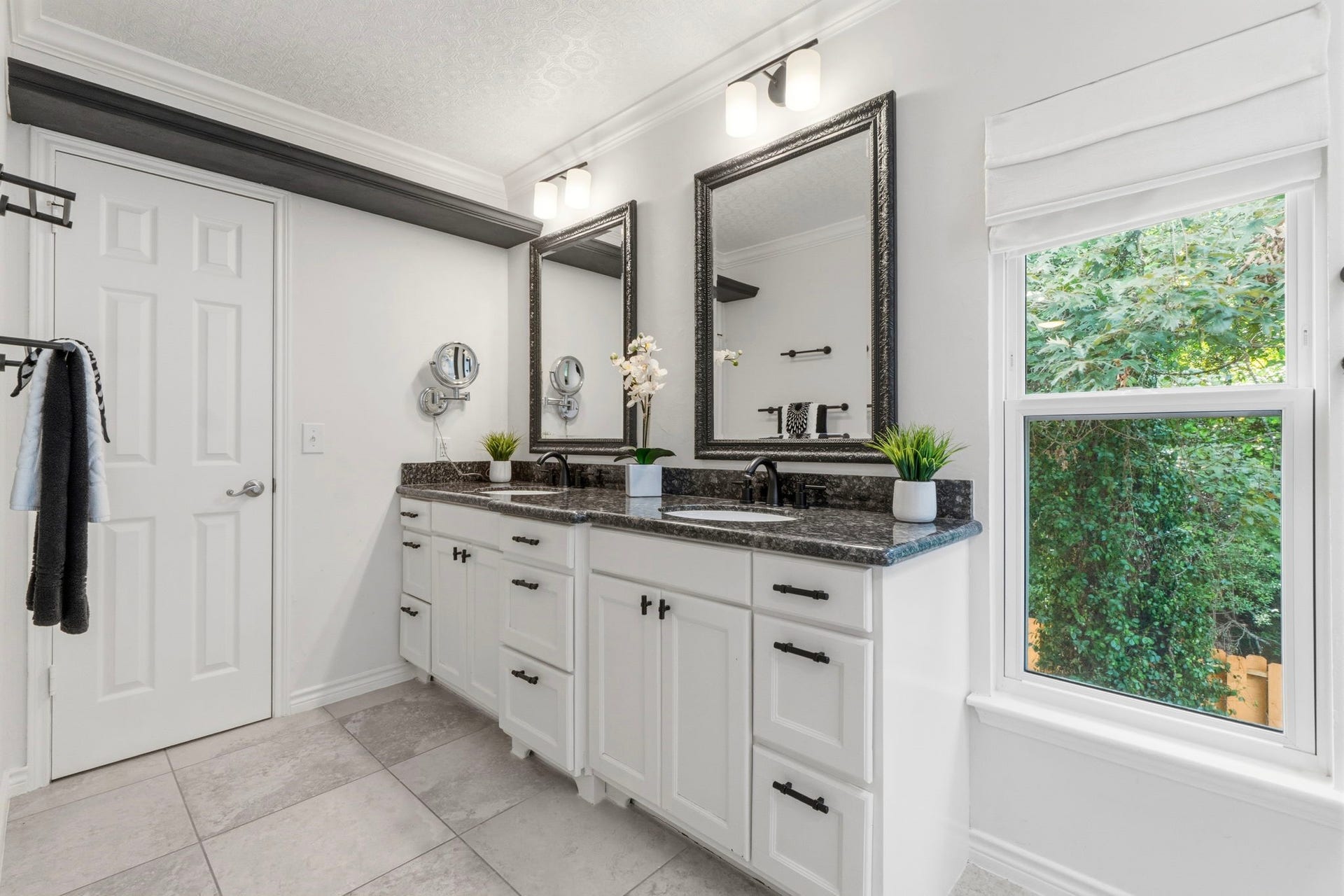 11 Thorn Berry Place, The Woodlands, TX 77381 11 Thorn Berry Place, The Woodlands, TX 77381