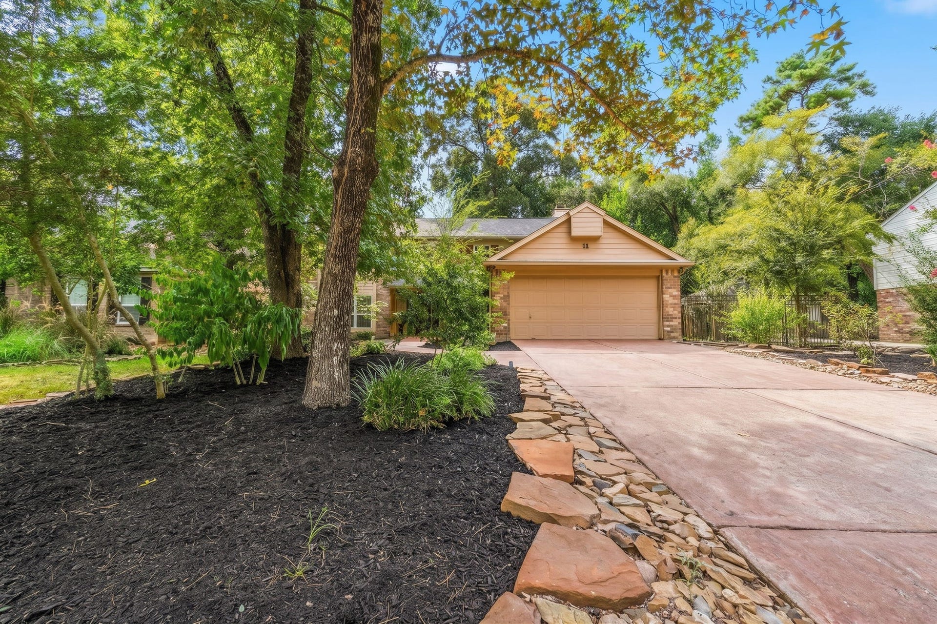 11 Thorn Berry Place, The Woodlands, TX 77381 11 Thorn Berry Place, The Woodlands, TX 77381