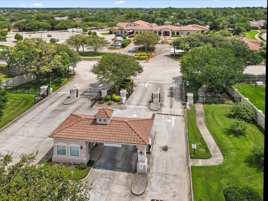 Property photo for 1242 Modena Drive, Pearland, TX