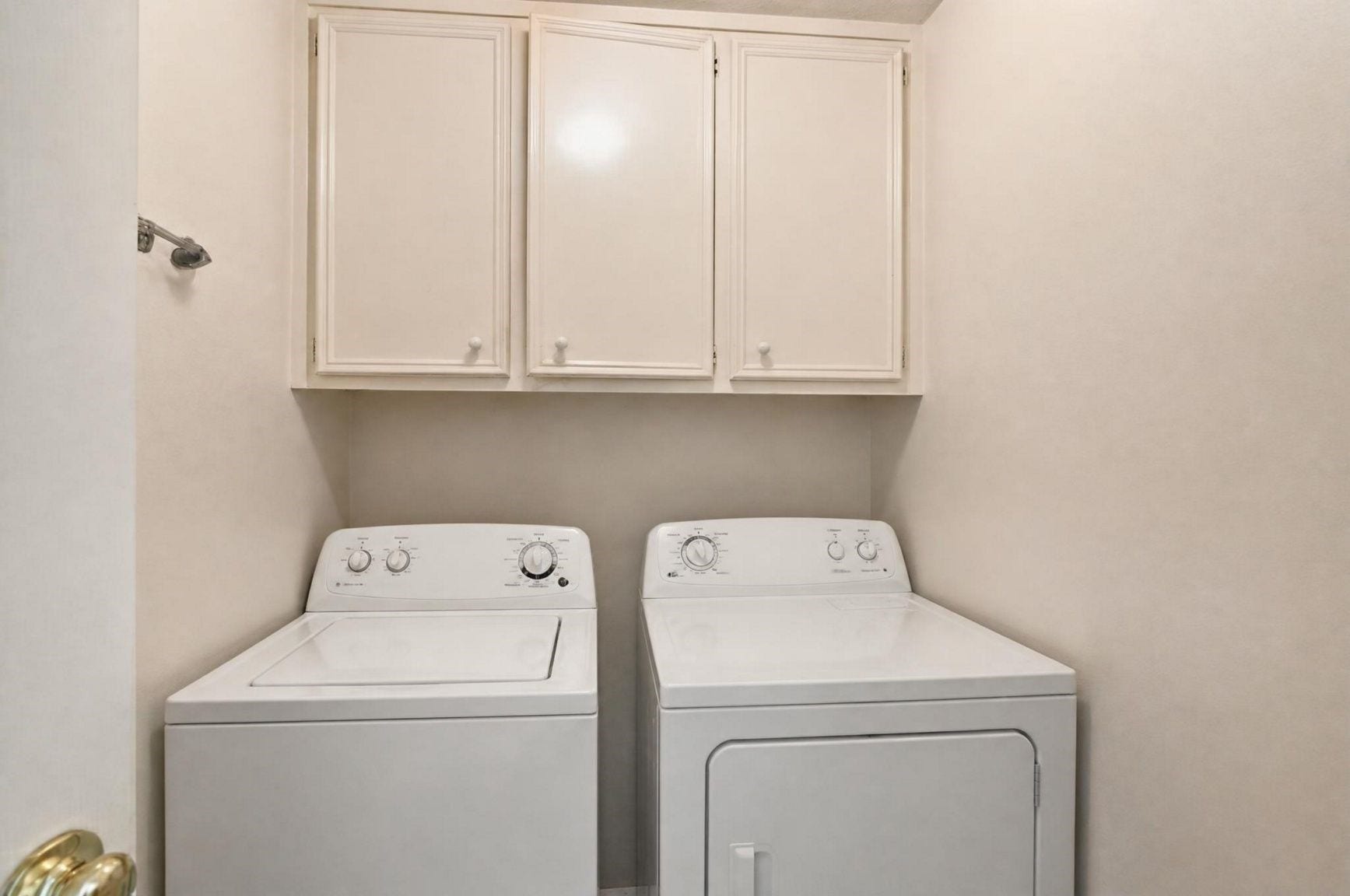 4907 Cambridge Street, Sugar Land, TX 77479 The utility room in the house fits a full size washer and dryer.