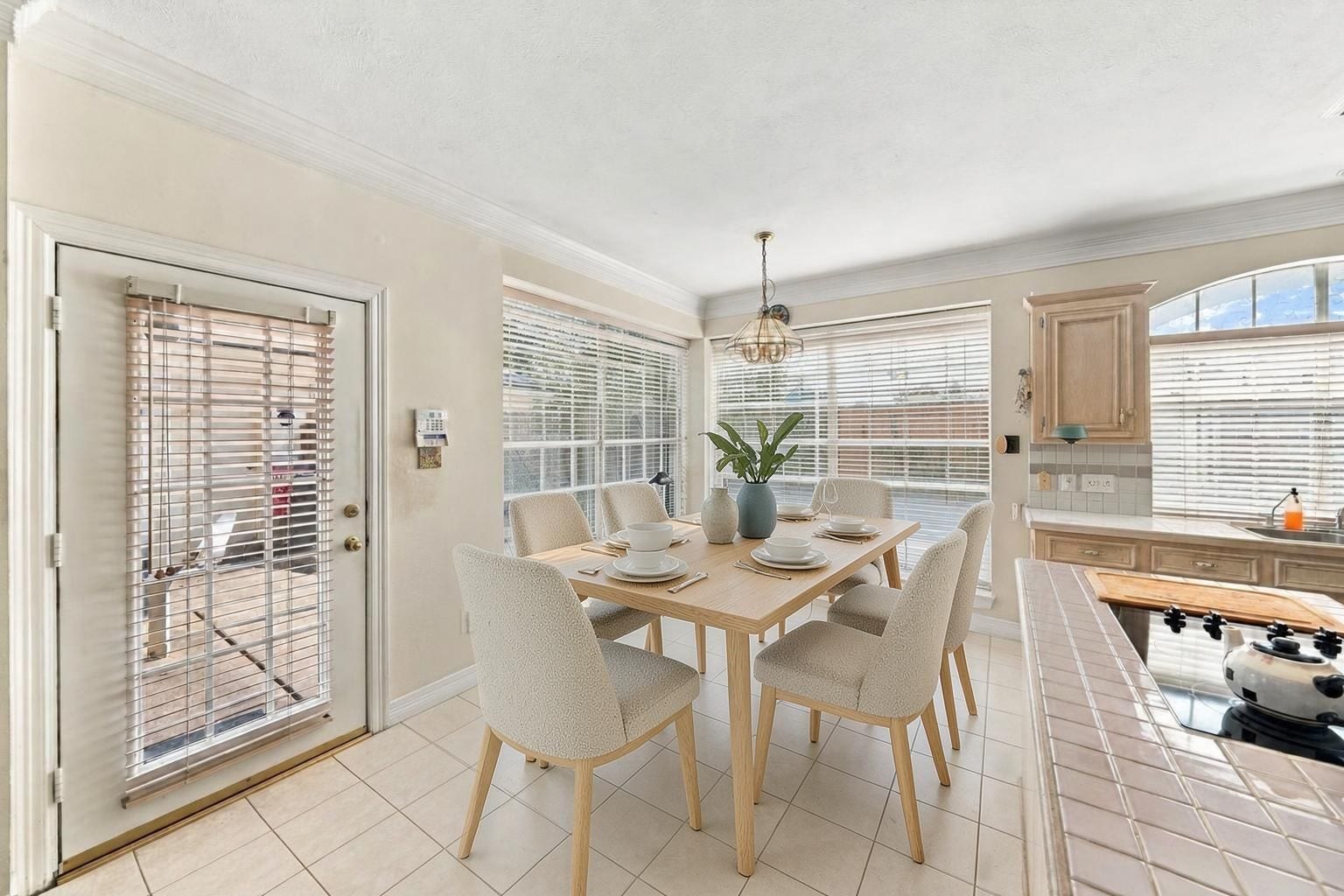 4907 Cambridge Street, Sugar Land, TX 77479 The dining space near the kitchen offers a full view of the backyard and perfectly sized for a breakfast table. Virtually staged.