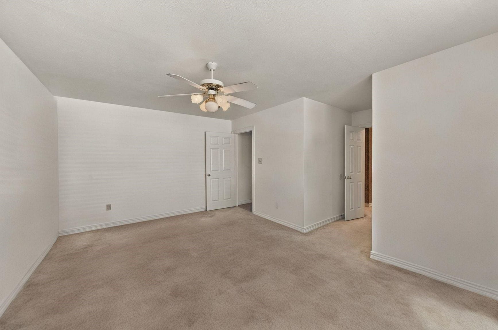 4907 Cambridge Street, Sugar Land, TX 77479 Another angle for the fourth bedroom showing the walk in closet.