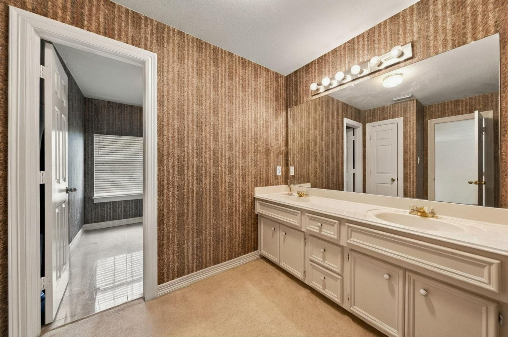 4907 Cambridge Street, Sugar Land, TX 77479 The secondary bathroom also has a full linen closet.