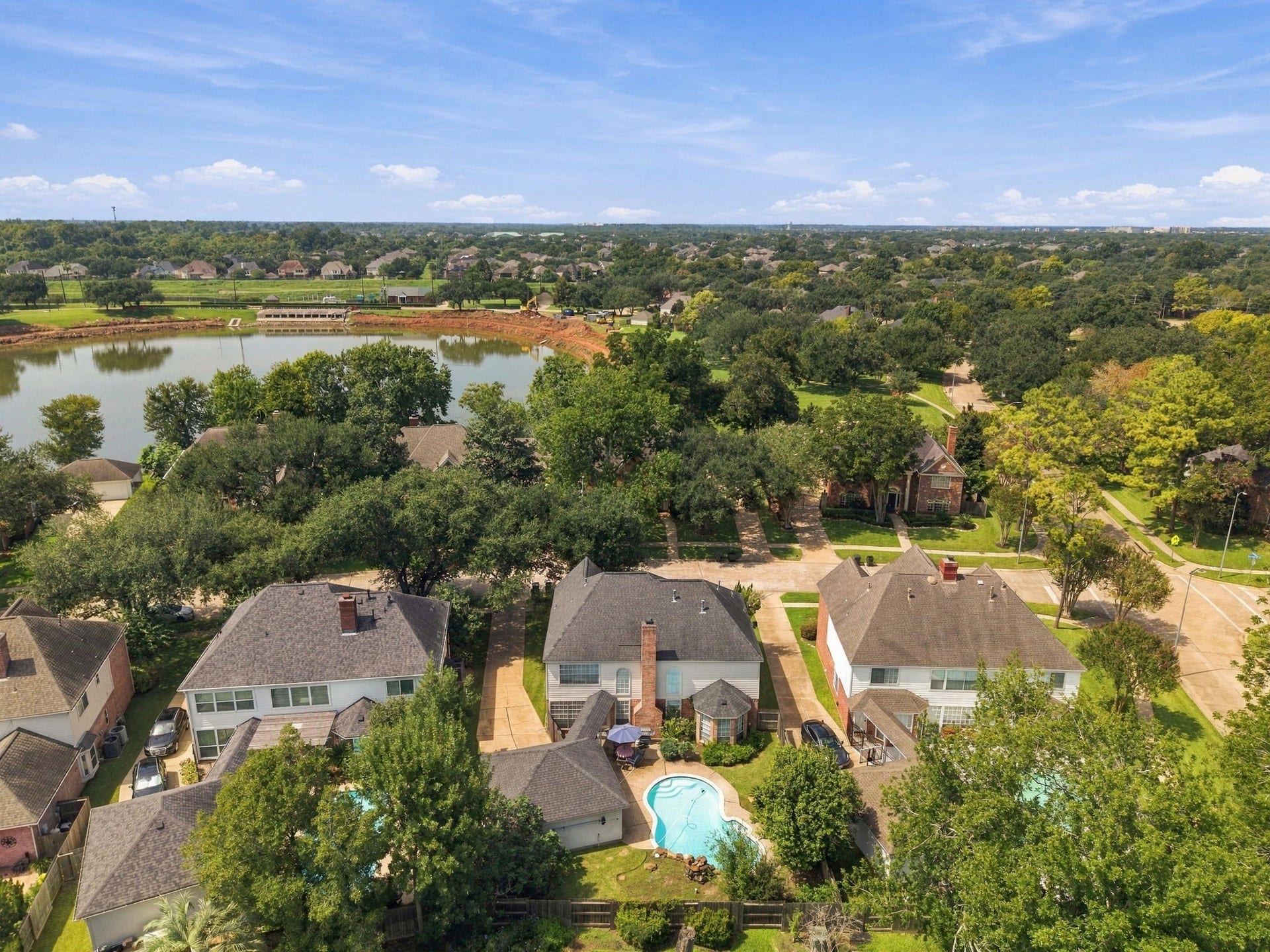 4907 Cambridge Street, Sugar Land, TX 77479 The neighborhood has plenty of greenery!