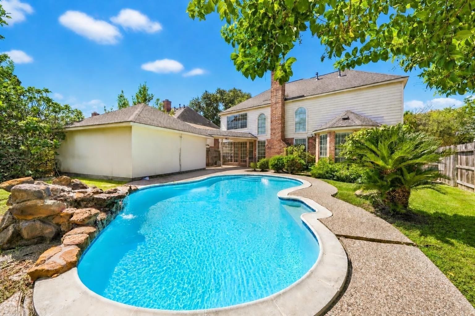 4907 Cambridge Street, Sugar Land, TX 77479 This beautiful two story home in Sutton Forest boasts four bedrooms and a pool oasis. Come see it today! Virtually enhanced.