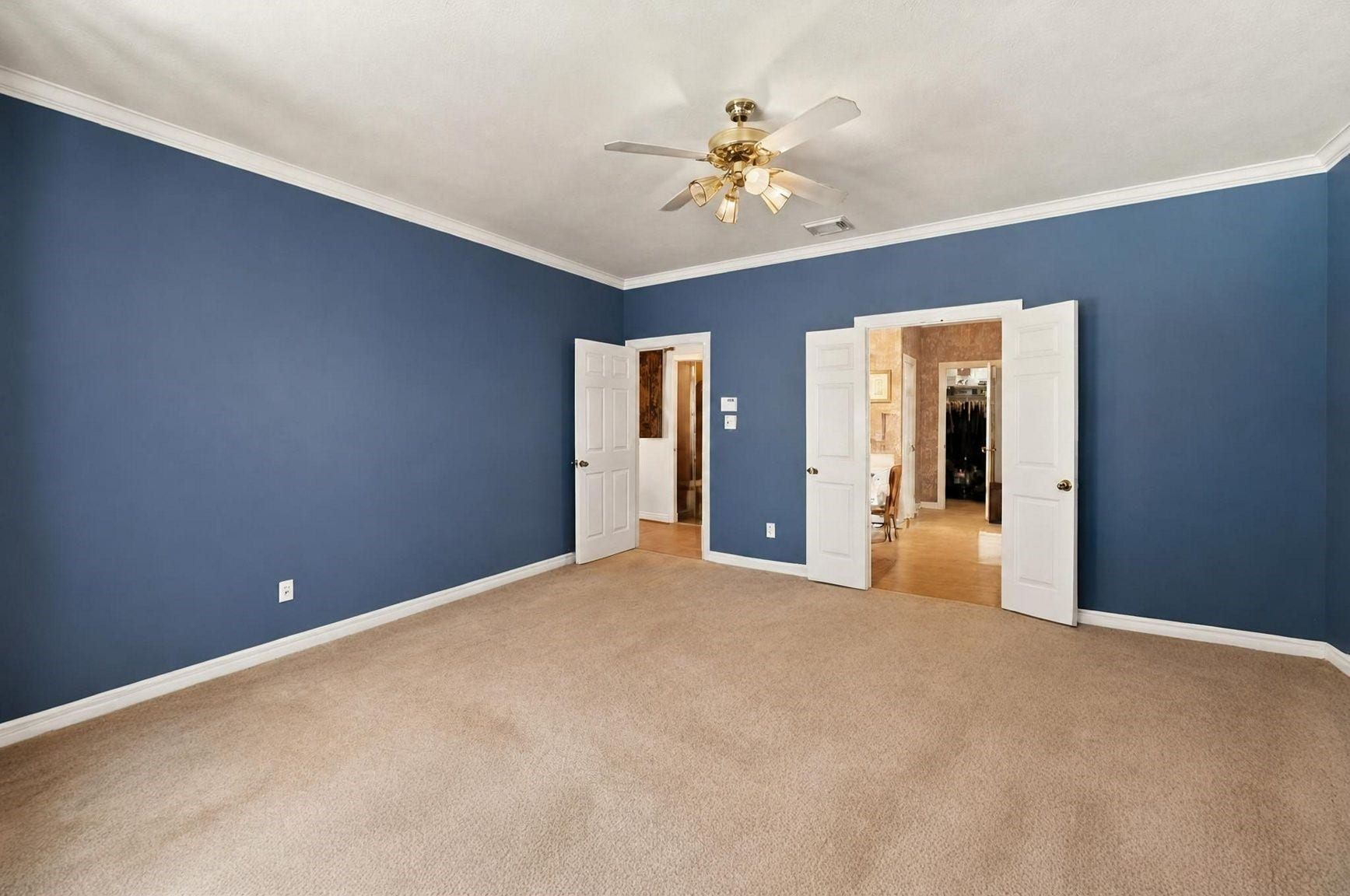 4907 Cambridge Street, Sugar Land, TX 77479 The primary bedroom is located on the first floor.