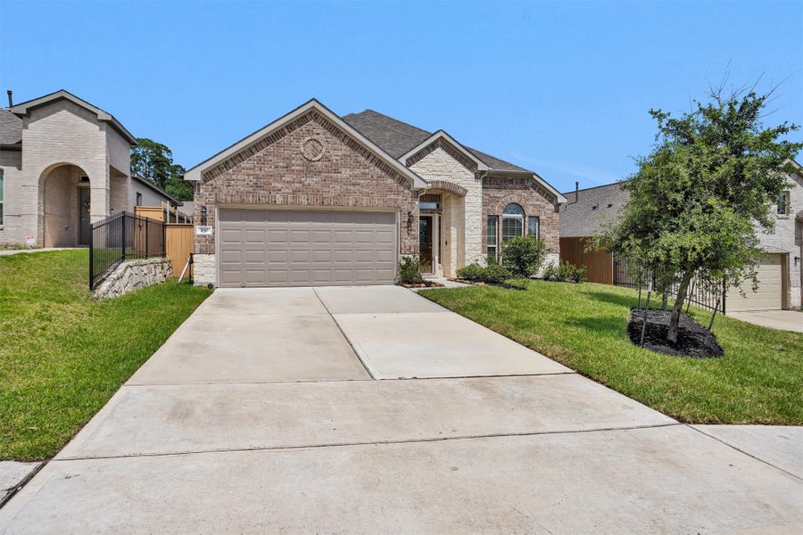 Property photo for 760 Yellow Birch Lane, Conroe, TX
