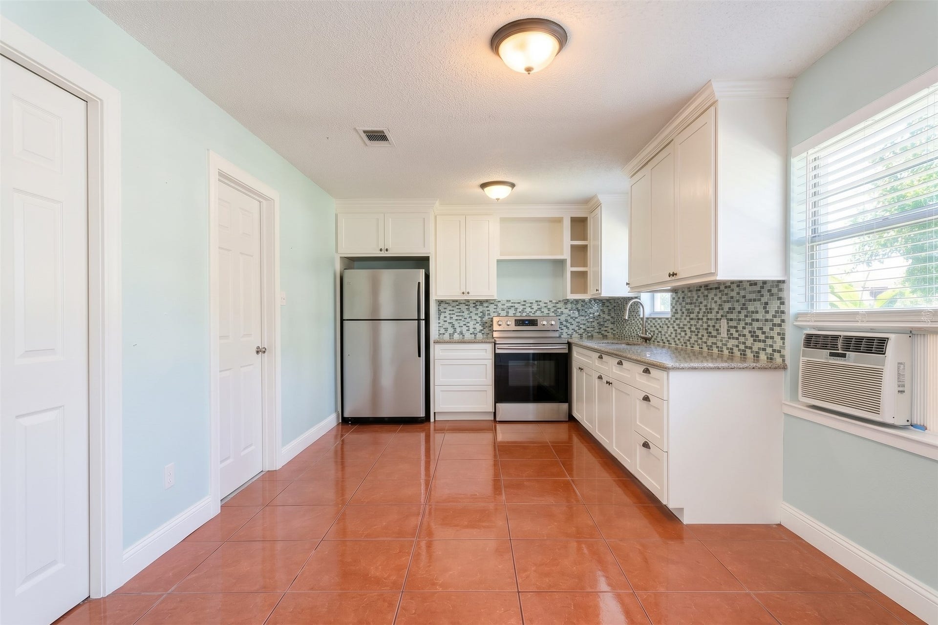 7410 Canary Circle, Texas City, TX 77591 Open Kitchen
