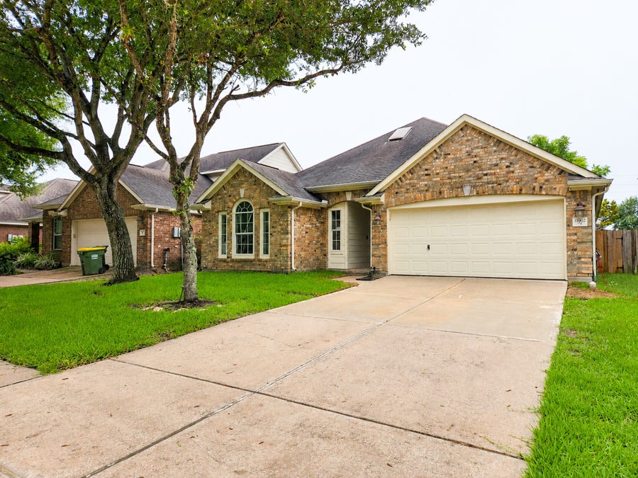Property photo for 11902 White Water Bay Drive, Pearland, TX