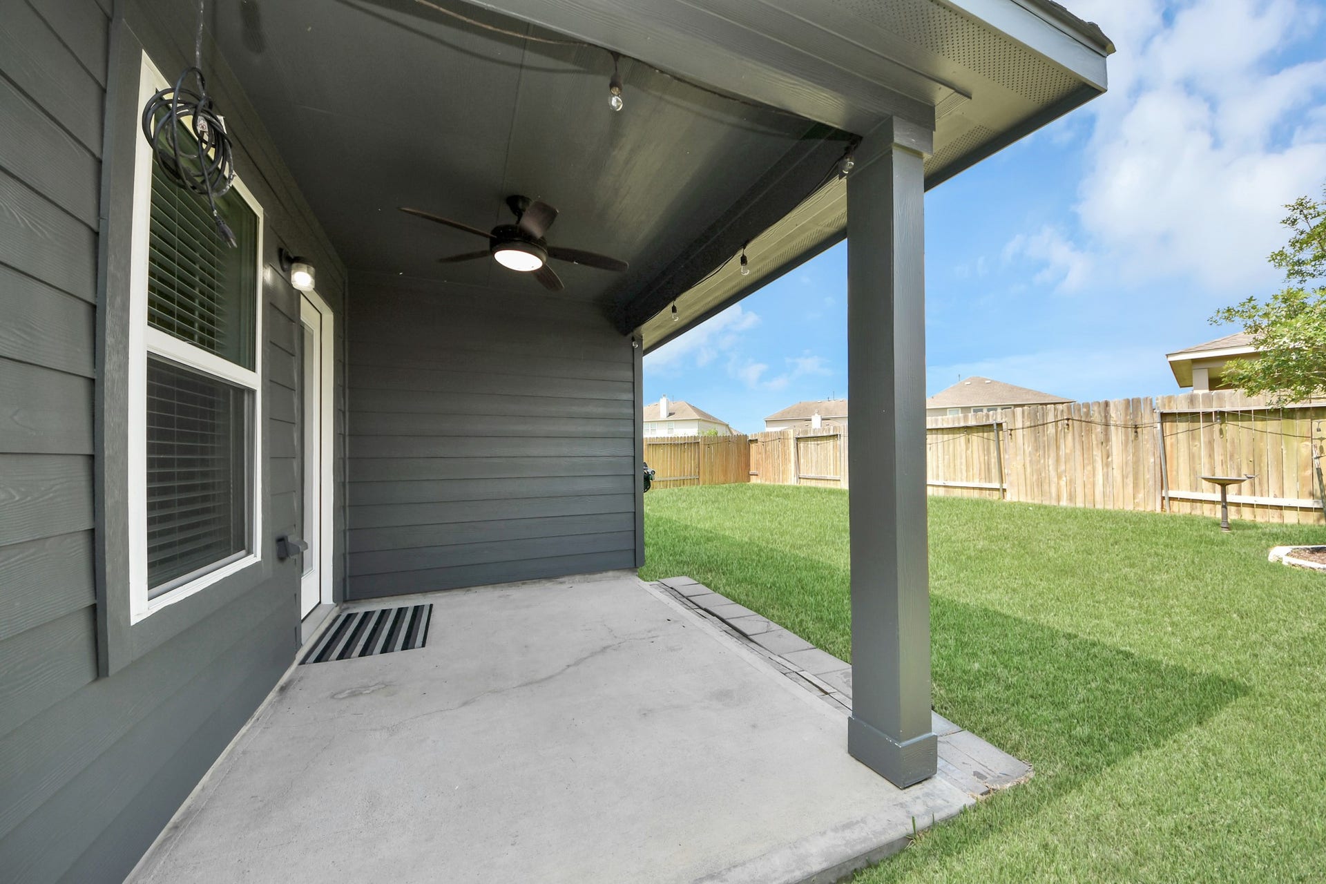 5186 Dry Hollow Drive, Alvin, TX 77511 Covered patio