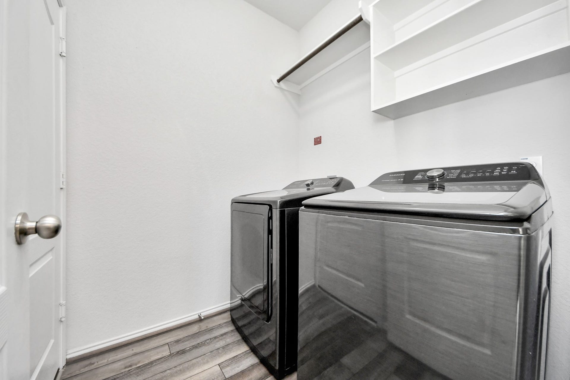 5186 Dry Hollow Drive, Alvin, TX 77511 Utility Room