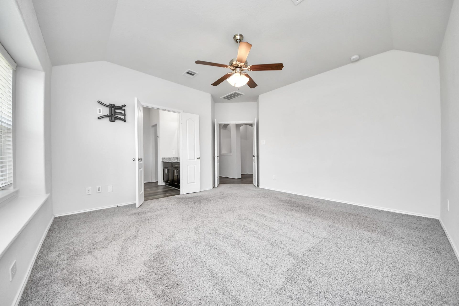 5186 Dry Hollow Drive, Alvin, TX 77511 Primary Bedroom