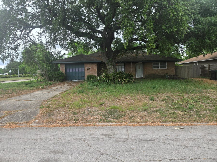 Property photo for 2330 Saxon Drive, Houston, TX