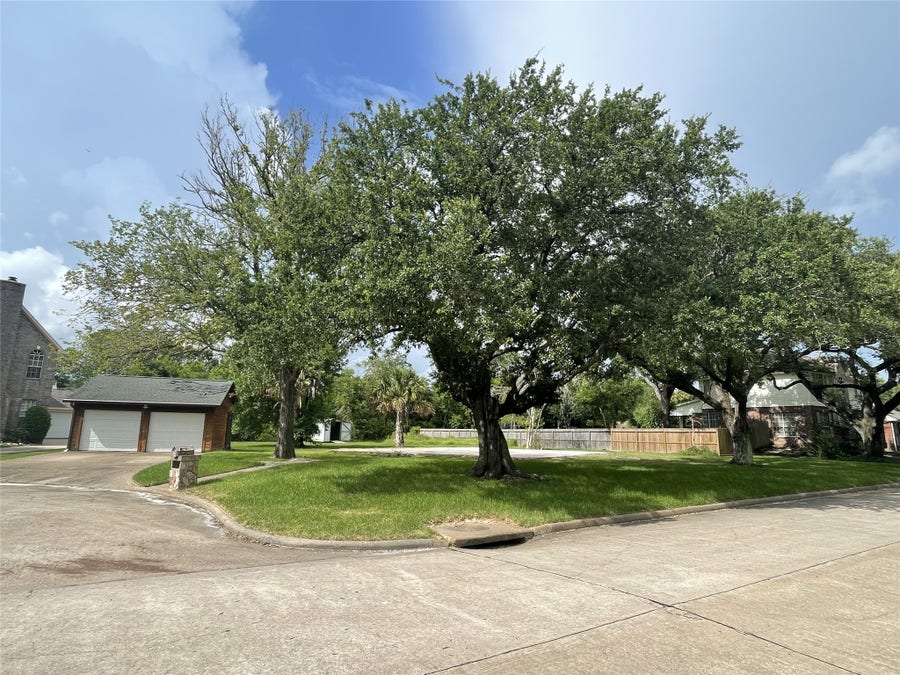 Property photo for 717 Quintana Roo Place, Seabrook, TX