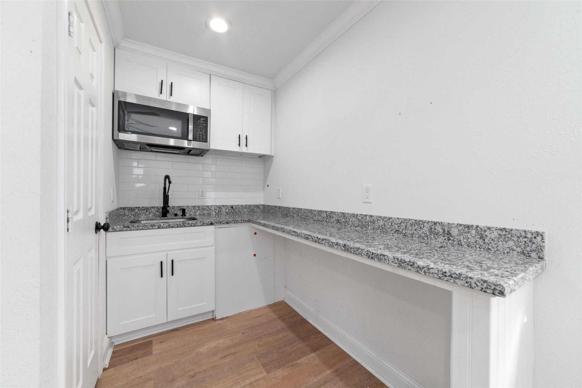 7125 Conley Street, Houston, TX 77021 Mini kitchen space with a microwave and a sink.
