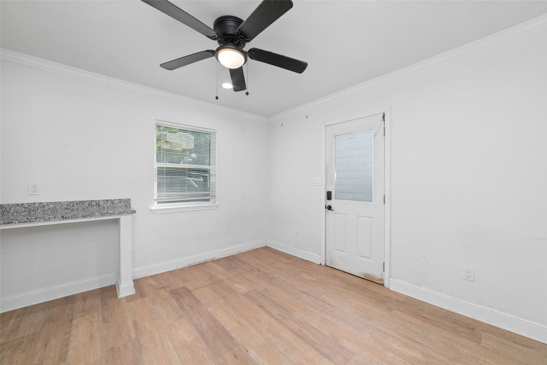 7125 Conley Street, Houston, TX 77021 Room for a bed here as well. This room can be a flex space for a home gym, home office, craft room, etc.