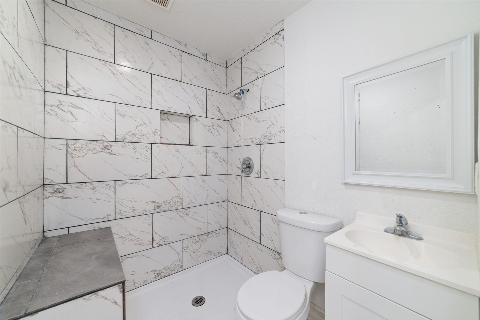 7125 Conley Street, Houston, TX 77021 The bathroom in this dwelling.