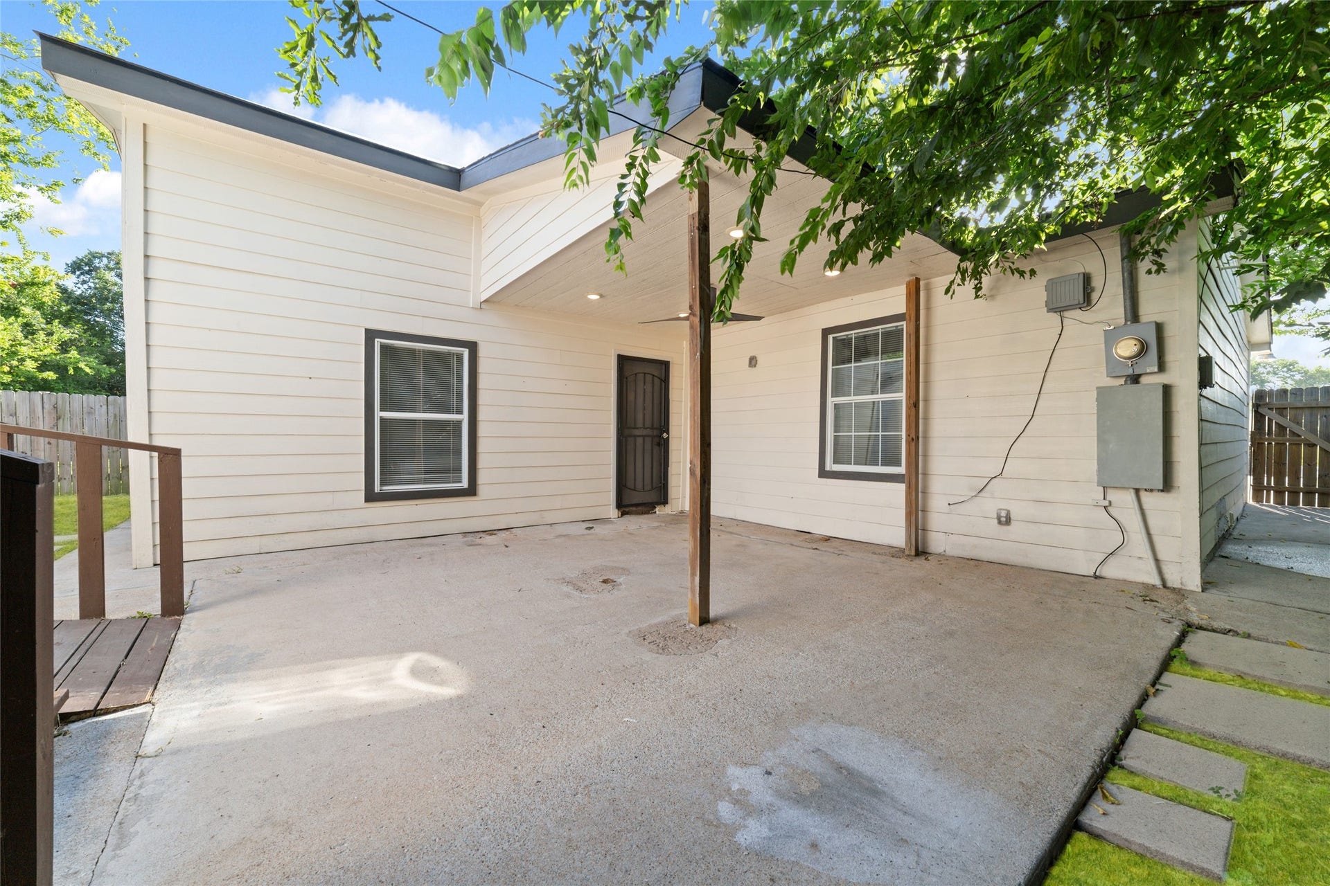 7125 Conley Street, Houston, TX 77021 Stepping outside into the covered backyard patio with two additional dwellings (each with HVAC).